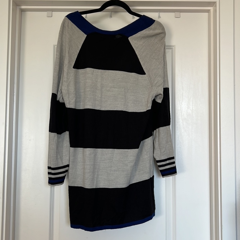 2X Color Block Sweater - Picture 3 of 4